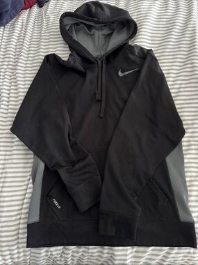 Nike Black & Gray Performance Therma Hoodie - Men's Pullover size small
